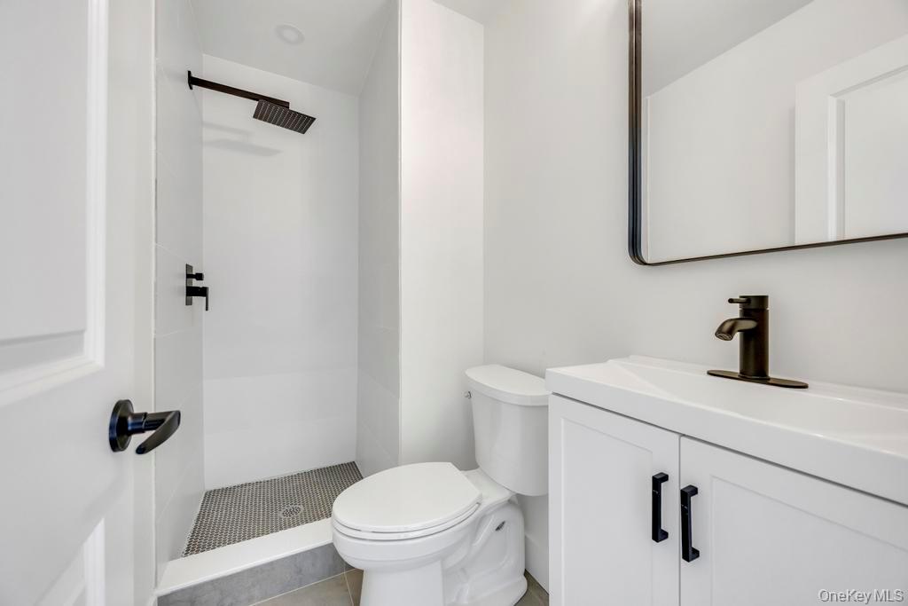 #16 photo, 195 Brook Street, Oakdale , NY 11769