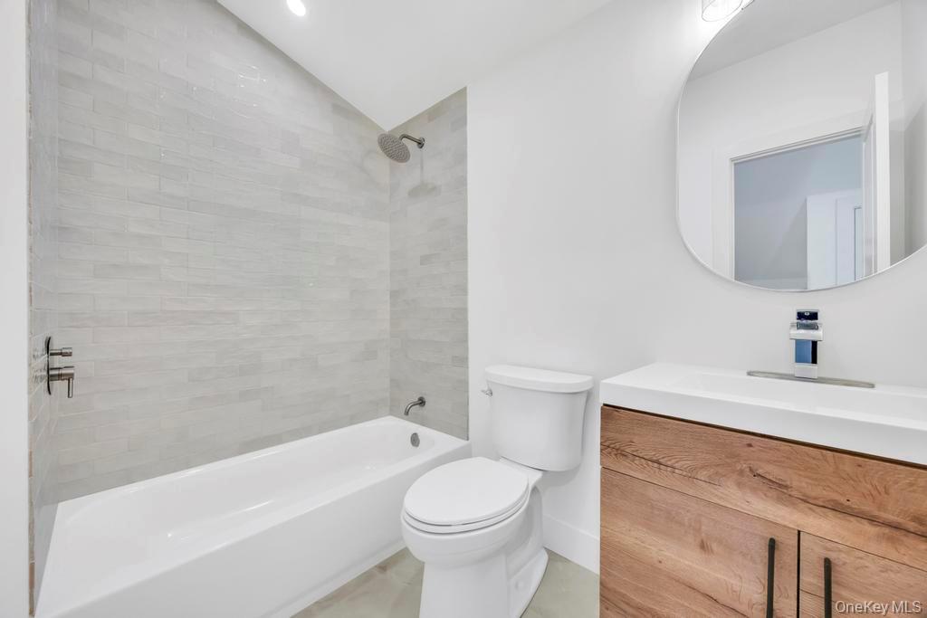 #19 photo, 195 Brook Street, Oakdale , NY 11769