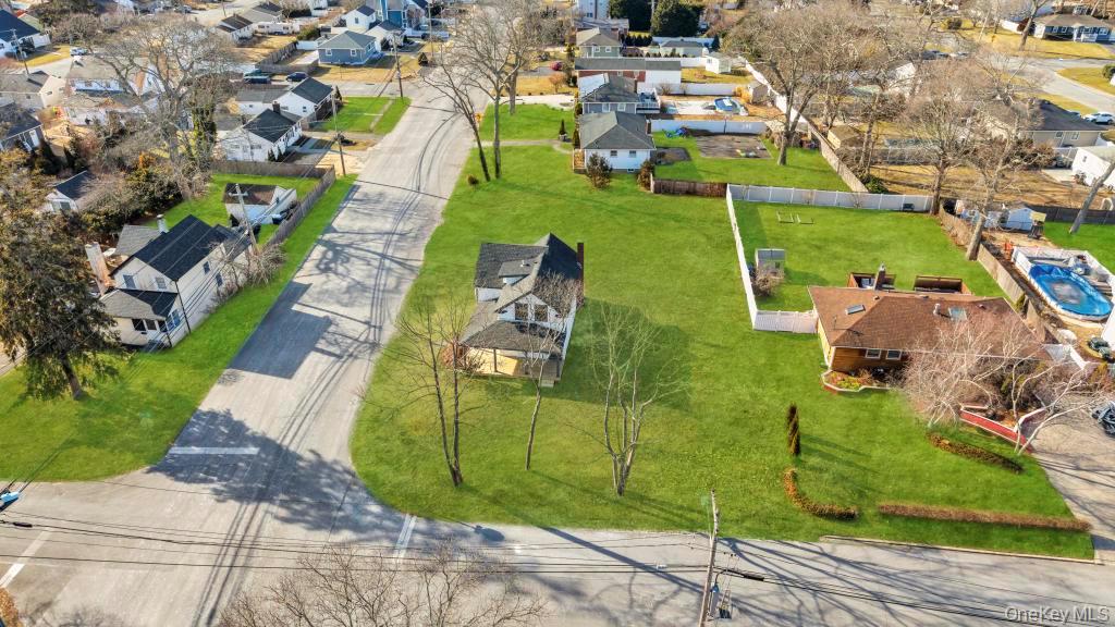 #3 photo, 195 Brook Street, Oakdale , NY 11769