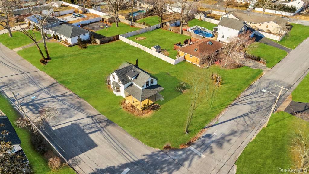 #4 photo, 195 Brook Street, Oakdale , NY 11769