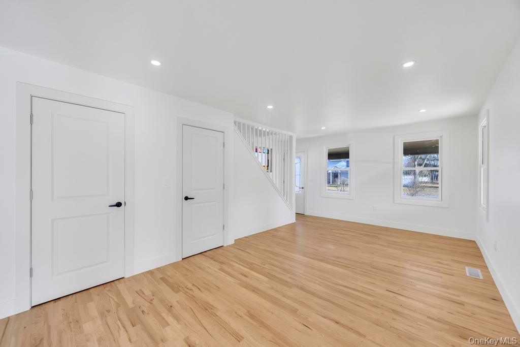 #8 photo, 195 Brook Street, Oakdale , NY 11769