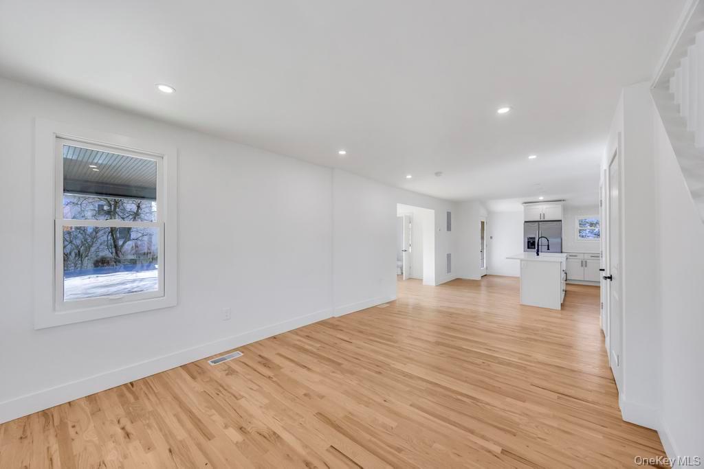 #9 photo, 195 Brook Street, Oakdale , NY 11769