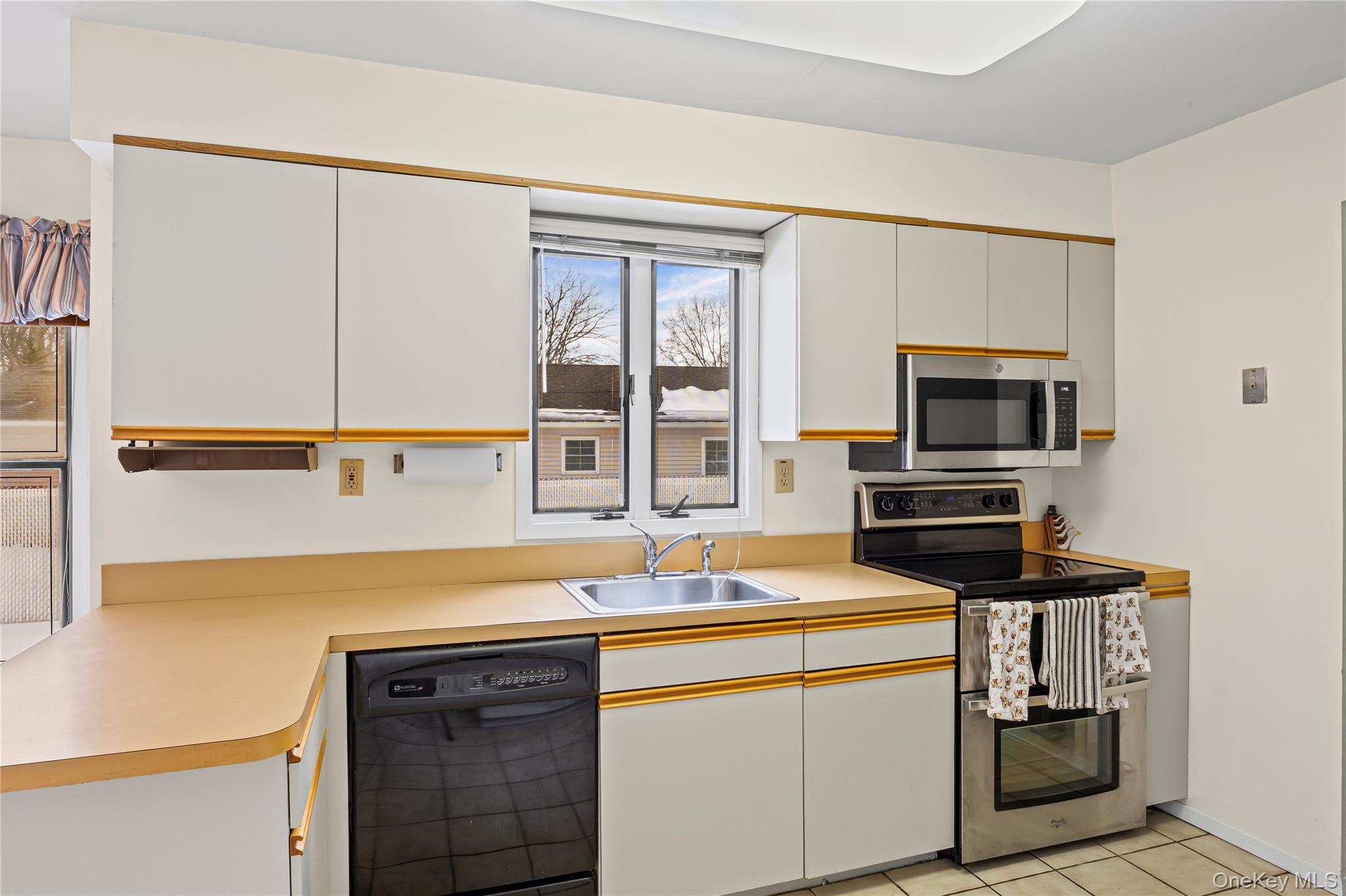 #14 photo, 6 23rd Street, East Setauket , NY 11733