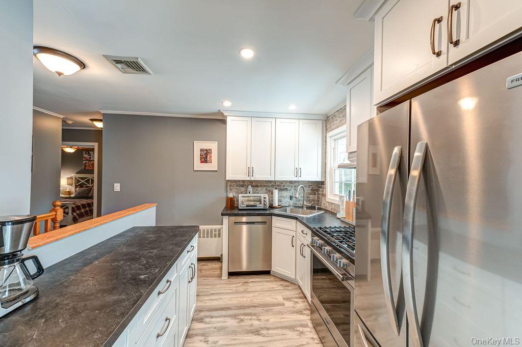 #8 photo, 4 Hollyberry Road, 长岛 Plainview , NY 11803