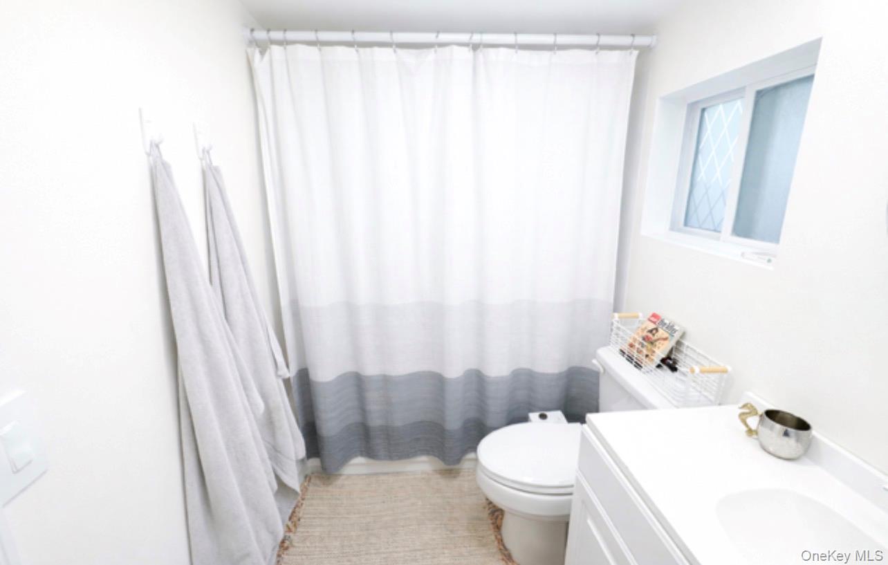 #10 photo, 24 Anchor Path, Baiting Hollow , NY 11933