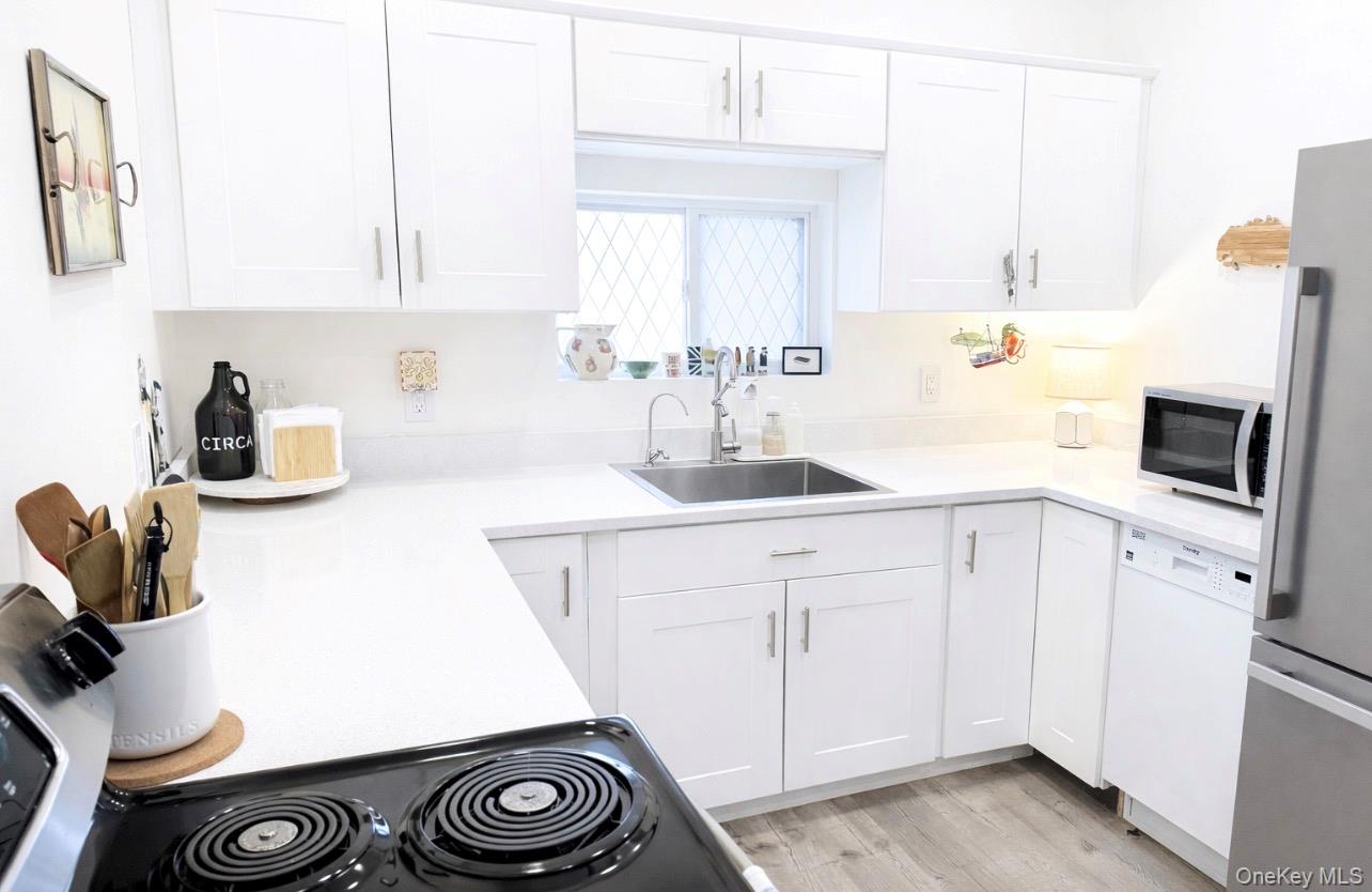 #5 photo, 24 Anchor Path, Baiting Hollow , NY 11933