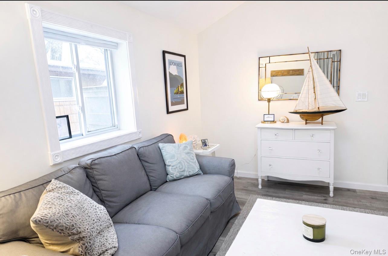 #7 photo, 24 Anchor Path, Baiting Hollow , NY 11933