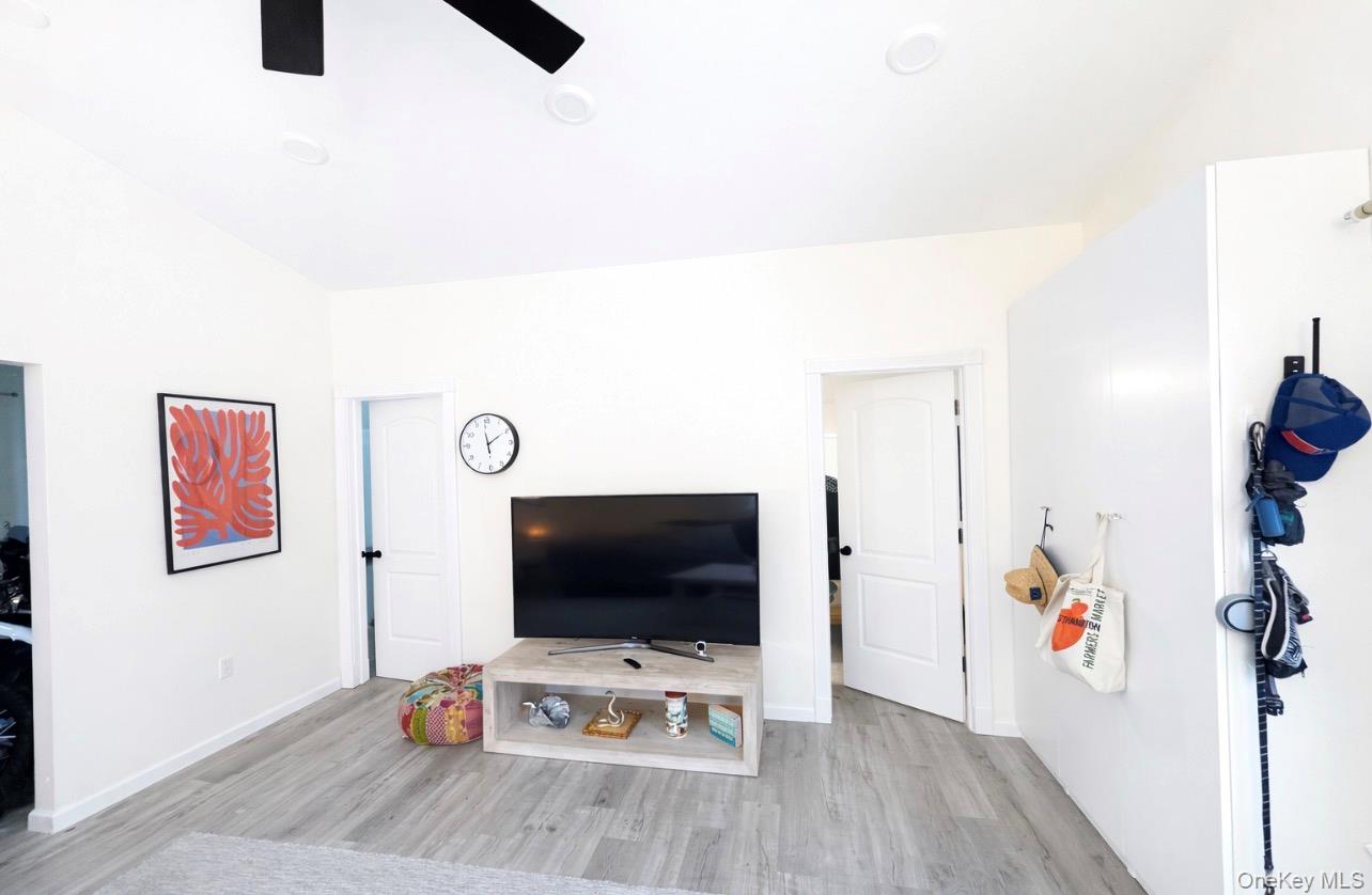 #8 photo, 24 Anchor Path, Baiting Hollow , NY 11933