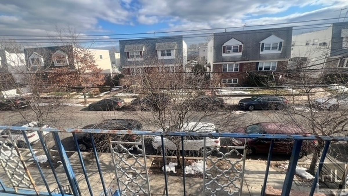 #18 photo, 10563 Flatlands 4th Street, הברונקס Canarsie , NY 11236