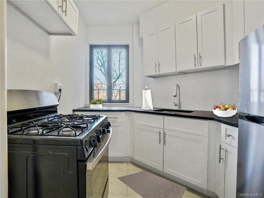 #1 photo, 1561 Metropolitan Avenue, הברונקס Bronx , NY 10462