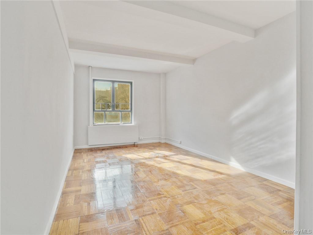 #4 photo, 1561 Metropolitan Avenue, הברונקס Bronx , NY 10462