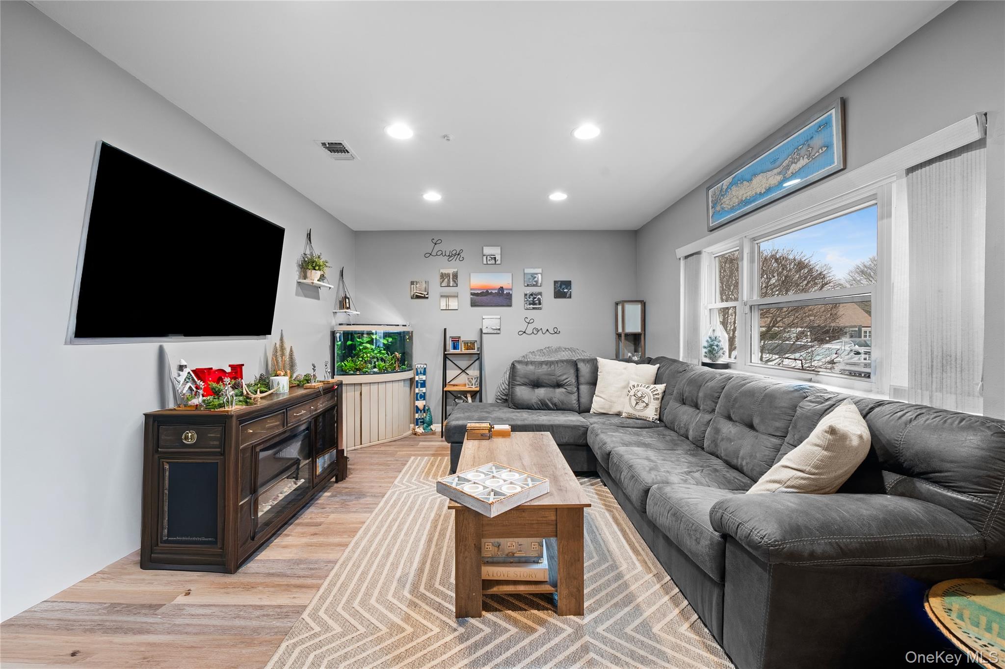 #4 photo, 617 Lake Court, Middle Island , NY 11953