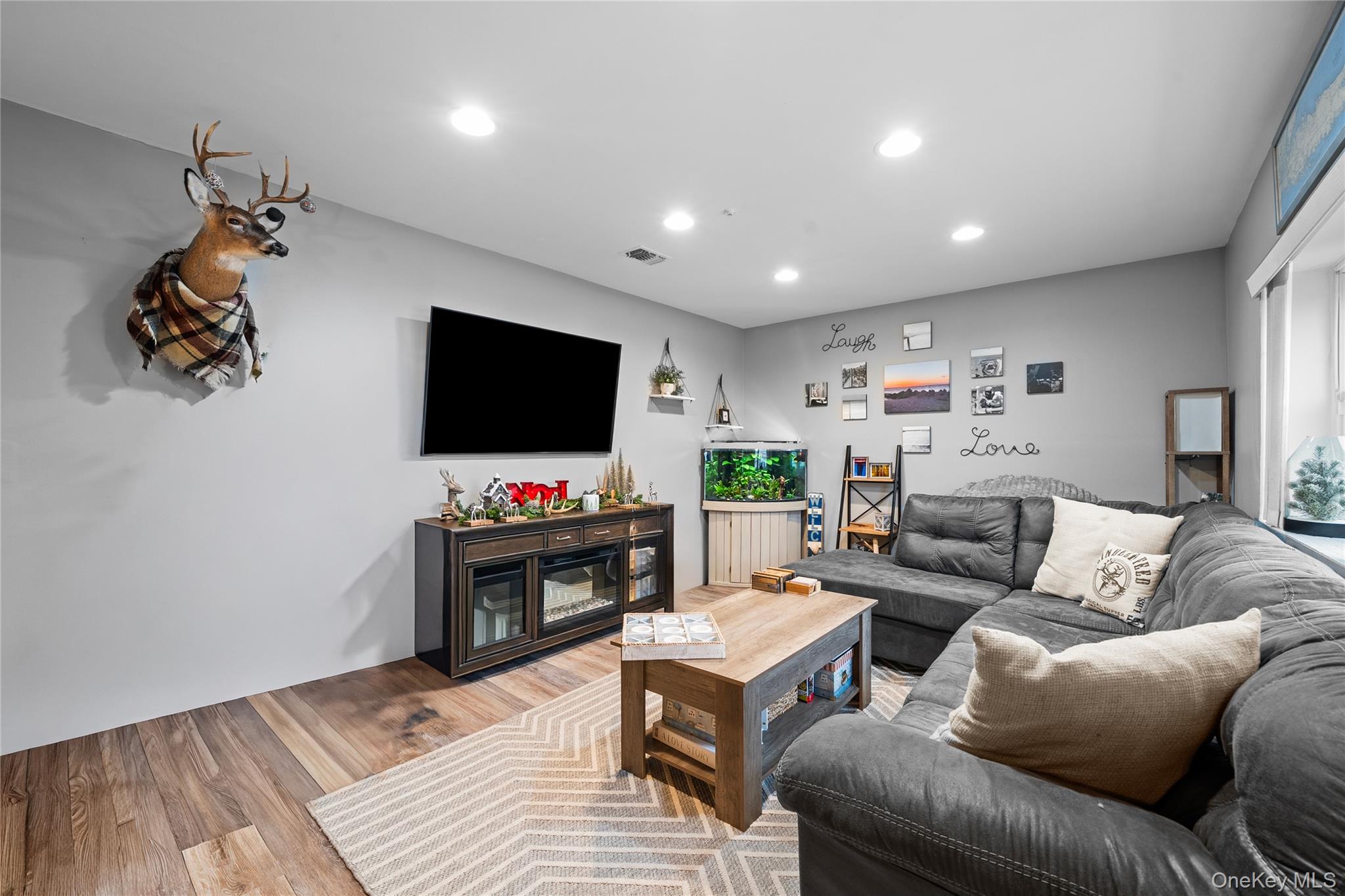 #5 photo, 617 Lake Court, Middle Island , NY 11953