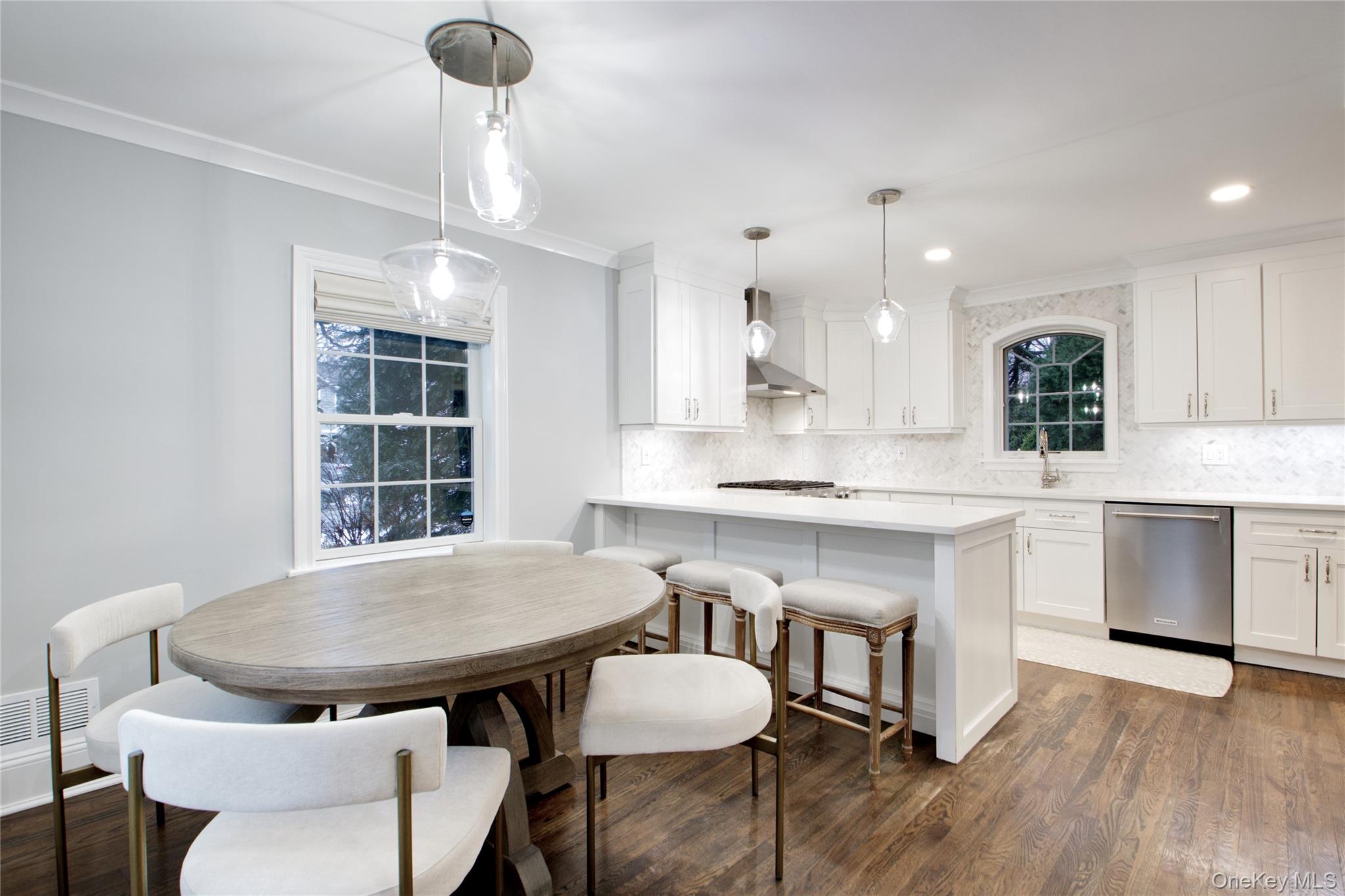 #10 photo, 6 Boylston Street, Garden City , NY 11530