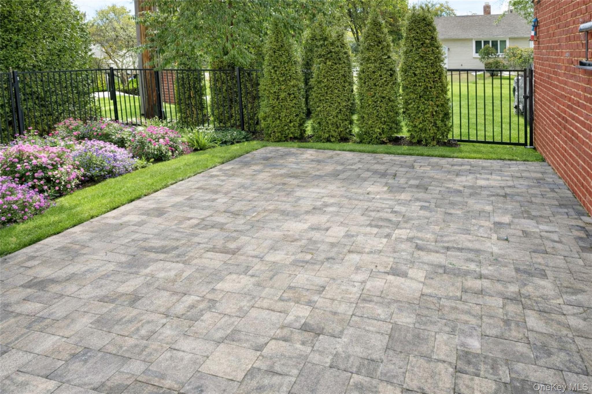 #19 photo, 6 Boylston Street, Garden City , NY 11530