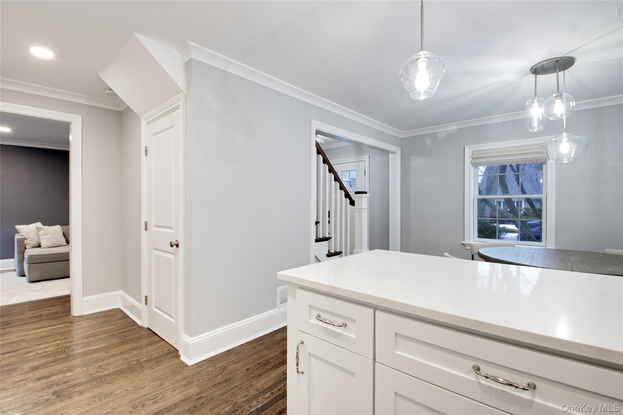 #9 photo, 6 Boylston Street, Garden City , NY 11530