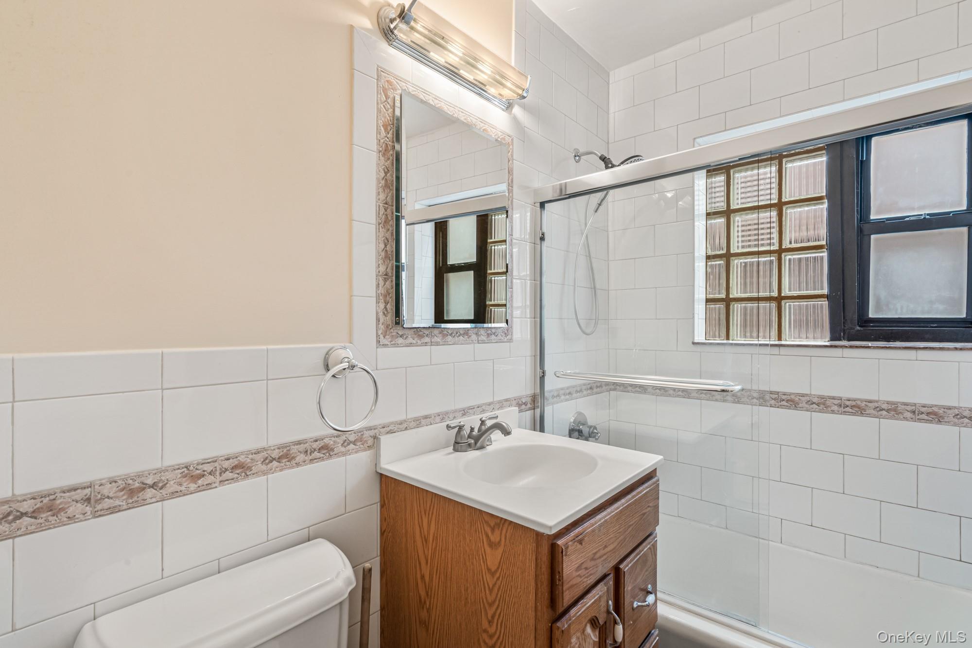 #11 photo, 2 Townhouse Place, Great Neck , NY 11021