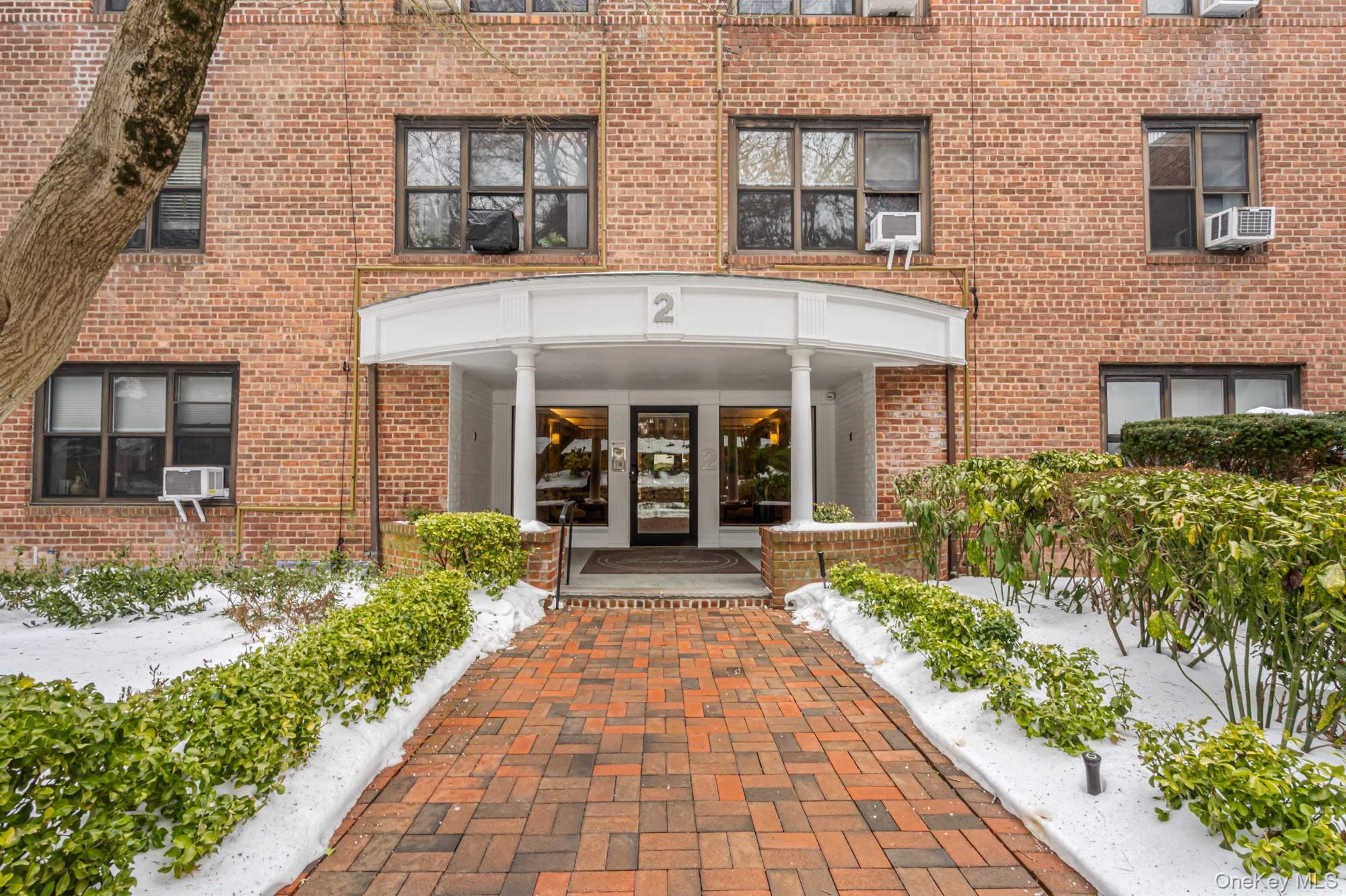 #14 photo, 2 Townhouse Place, Great Neck , NY 11021