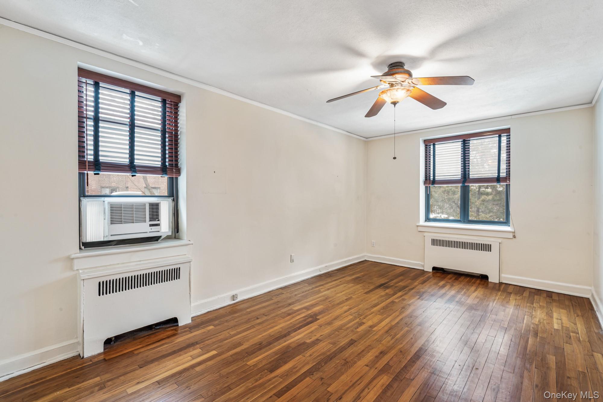 #5 photo, 2 Townhouse Place, Great Neck , NY 11021