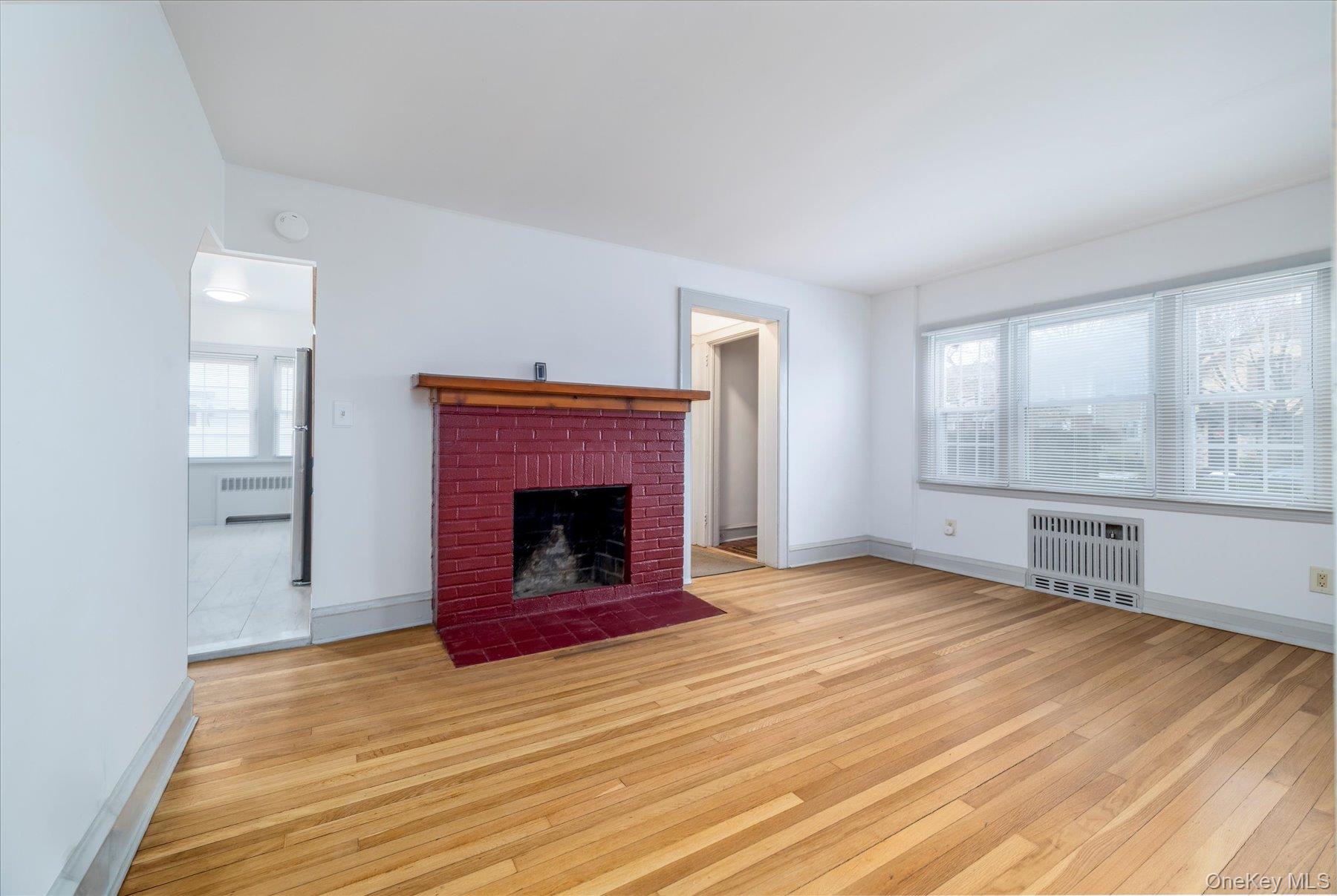 #13 photo, 21 Twinlawns Avenue, 長島 Hicksville , NY 11801