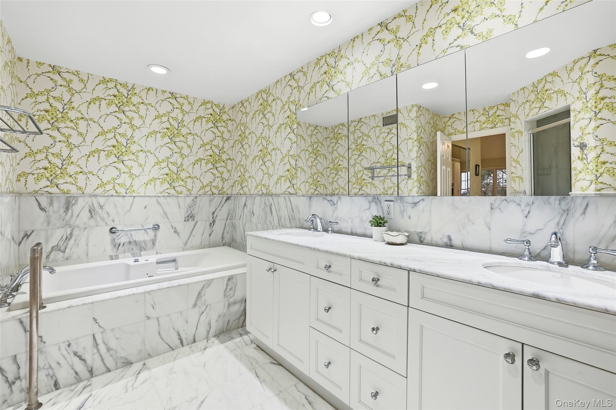 #18 photo, 12 Brook Hills Circle, White Plains , NY 10605