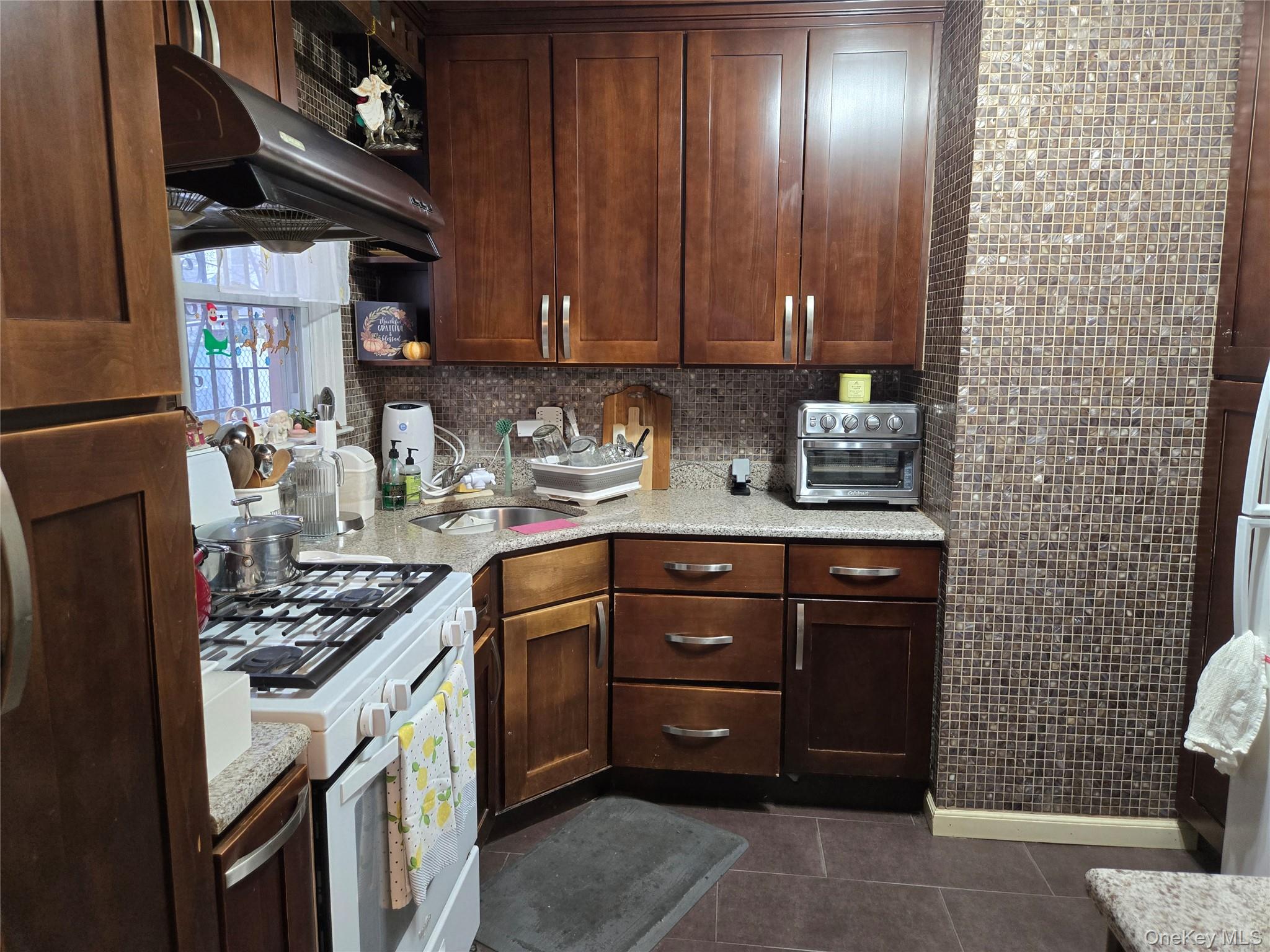 #8 photo, 8830 75th Street, कुईंस Woodhaven , NY 11421