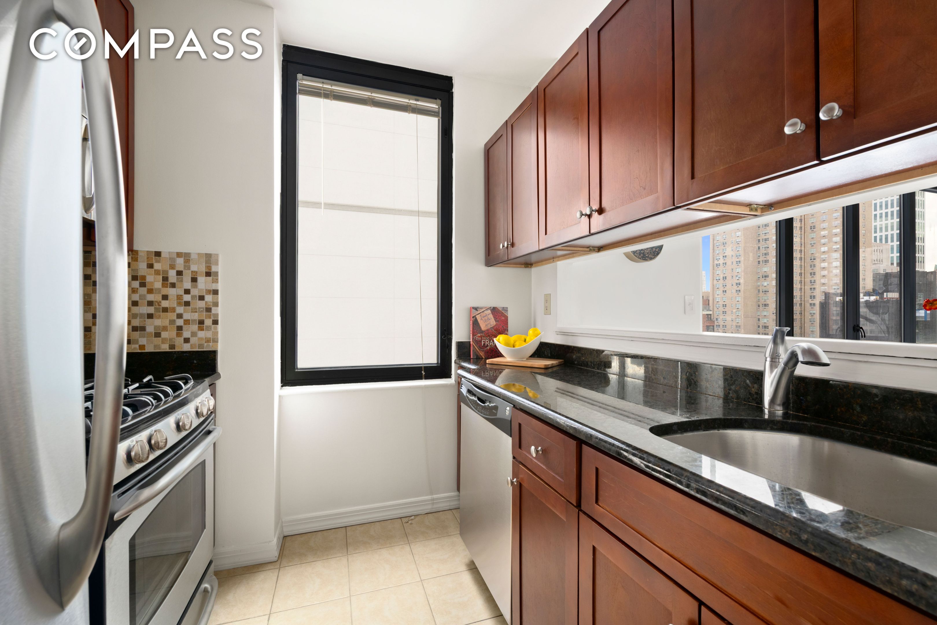 #5 photo, 52 E End Avenue, Upper East Side , NY 10028