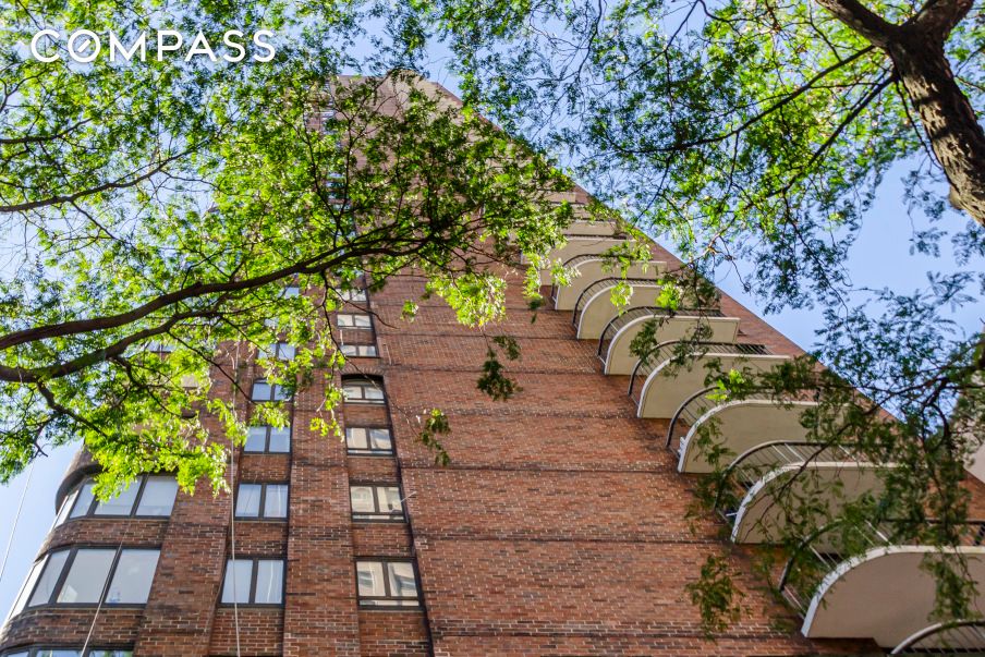 #9 photo, 52 E End Avenue, Upper East Side , NY 10028