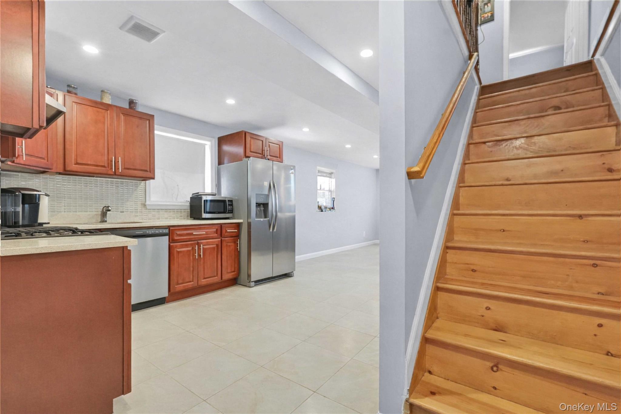 #7 photo, 99-71 164th Avenue, Howard Beach , NY 11414