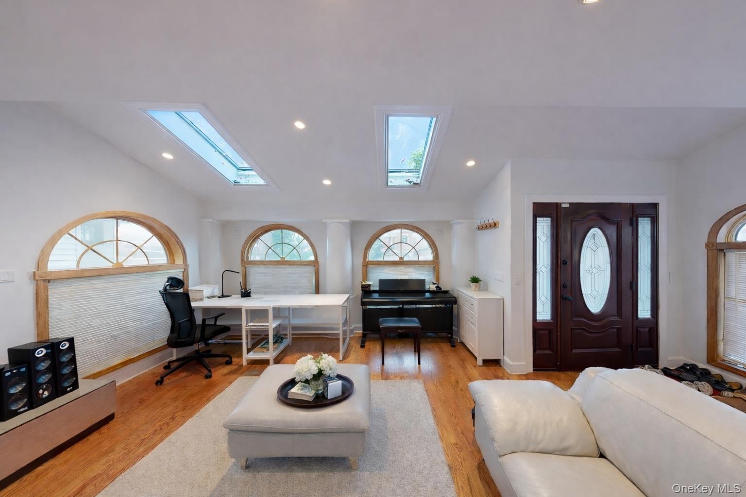 #2 photo, 45-44 Browvale Lane, Куинс ‖ Little Neck , NY 11362