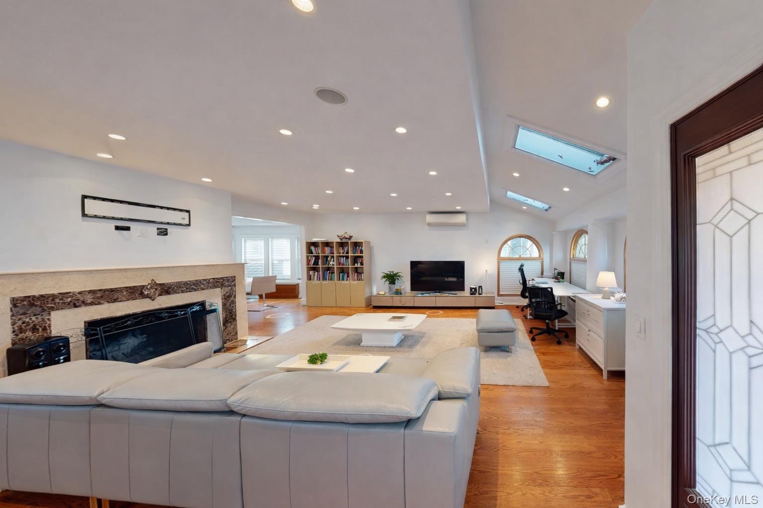 #3 photo, 45-44 Browvale Lane, Куинс ‖ Little Neck , NY 11362