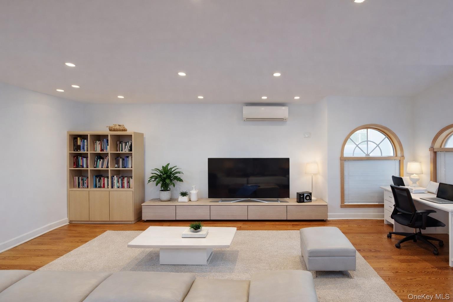 #4 photo, 45-44 Browvale Lane, Куинс ‖ Little Neck , NY 11362