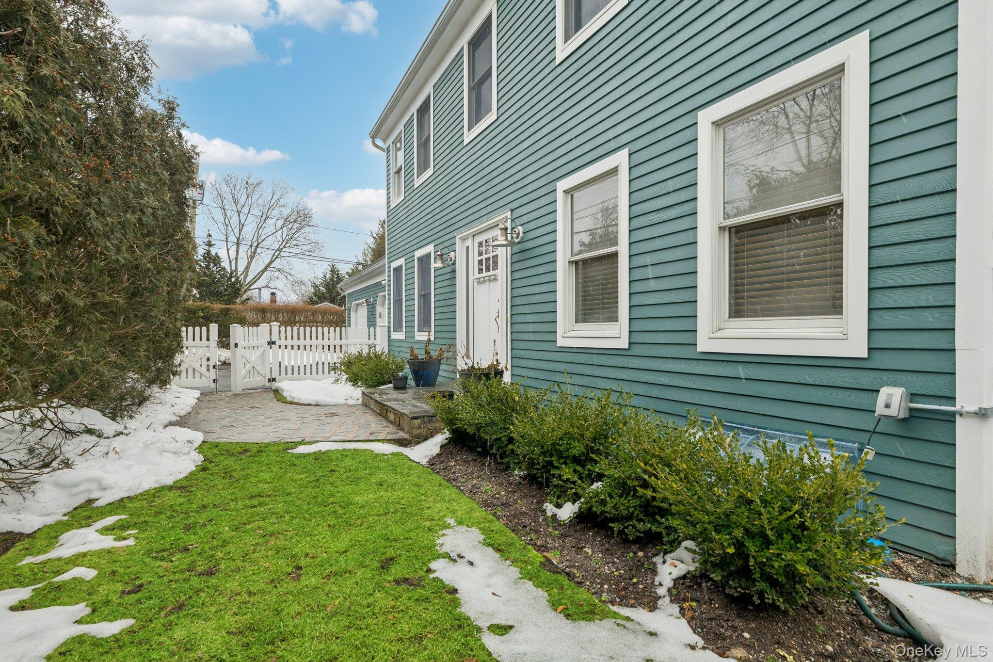 #3 photo, 24 Cherry Place, Huntington , NY 11743