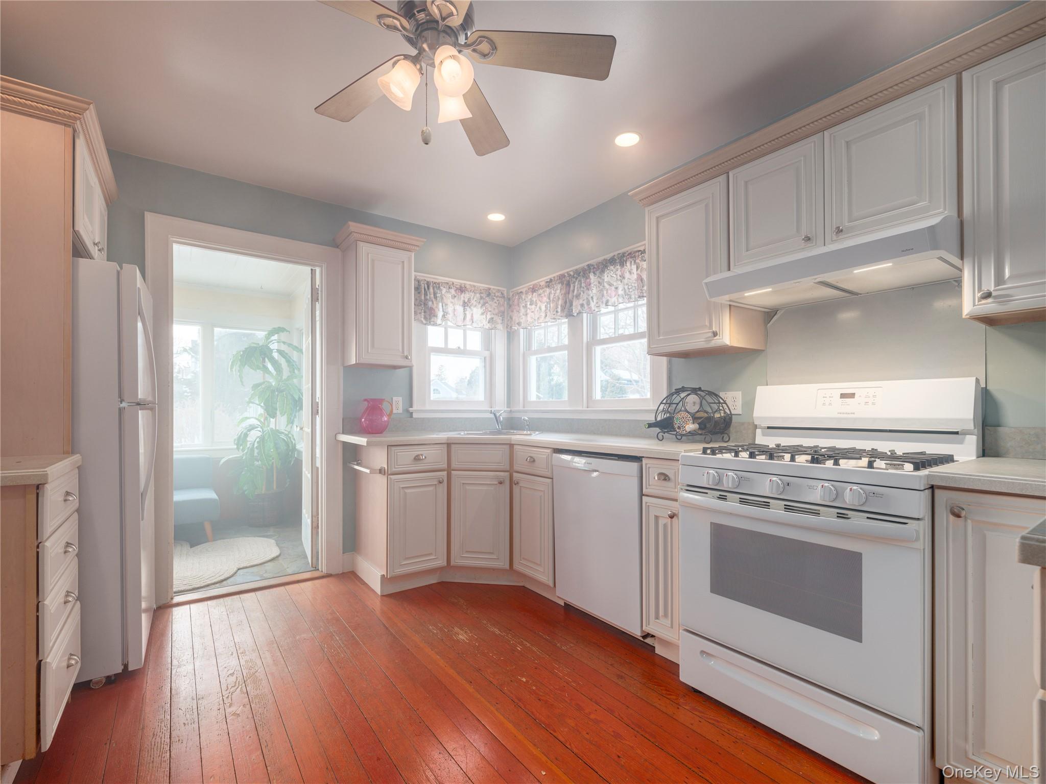 #14 photo, 20715 Main Road, Orient , NY 11957