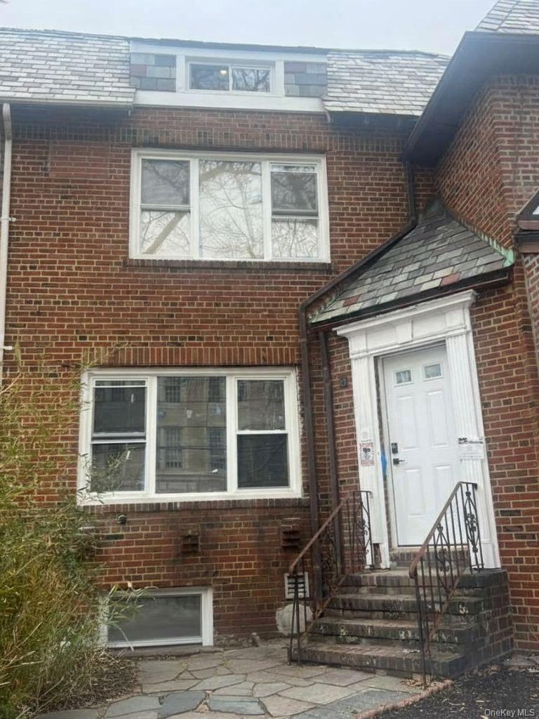 #1 photo, 9307 69th Avenue, फॉरेस्ट हिल्स Forest Hills , NY 11375