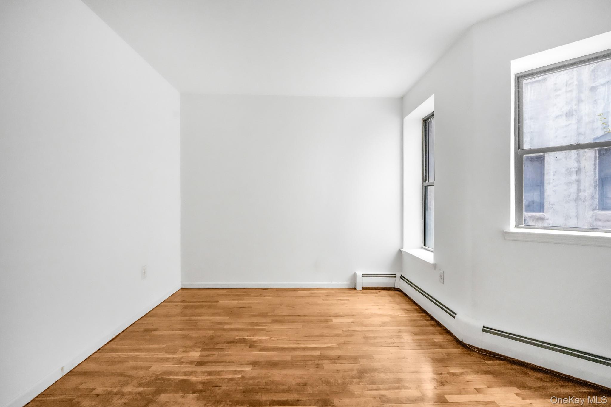 #12 photo, 472 Bainbridge Street, הברונקס Brooklyn , NY 11233