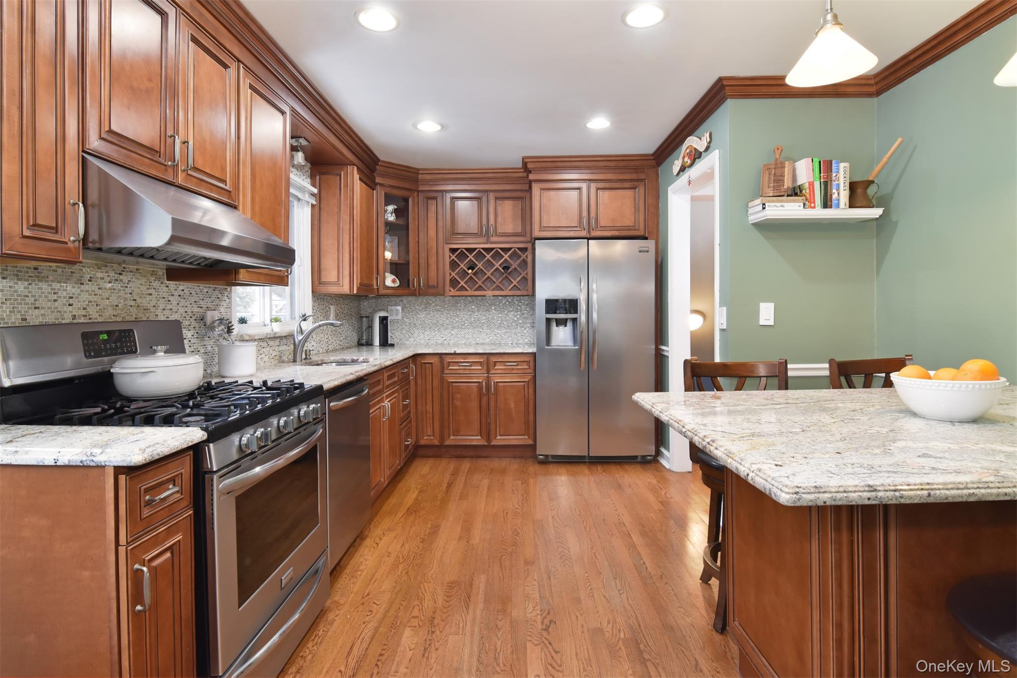 #8 photo, 99 Amherst Drive, New Rochelle , NY 10804