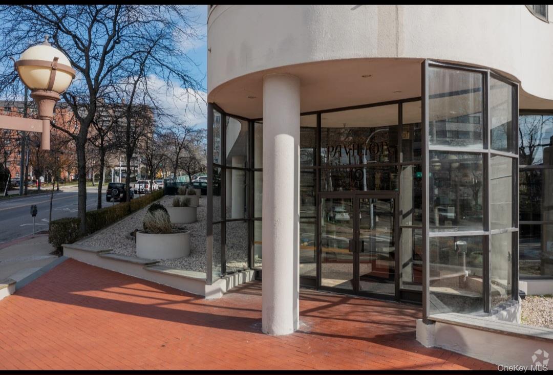 #2 photo, 10 Cottage Place, White Plains , NY 10601