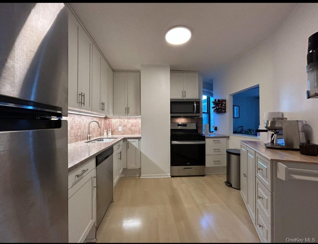 #5 photo, 10 Cottage Place, White Plains , NY 10601