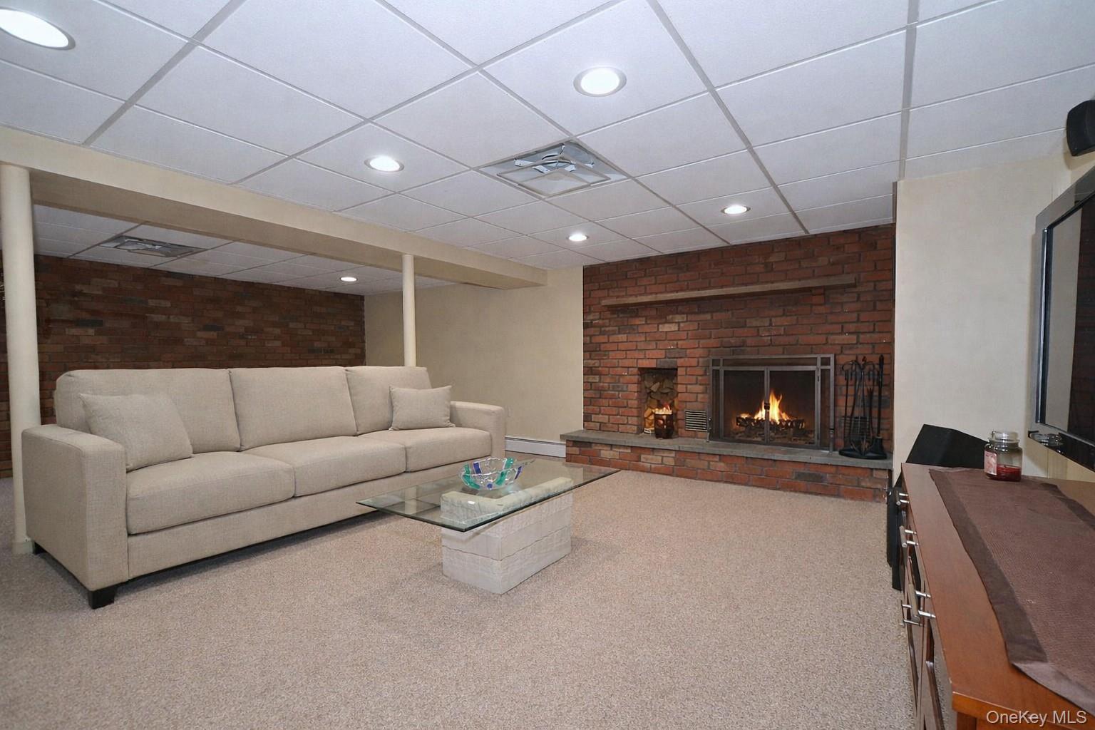 #13 photo, 9 Agnes Court, Melville , NY 11747