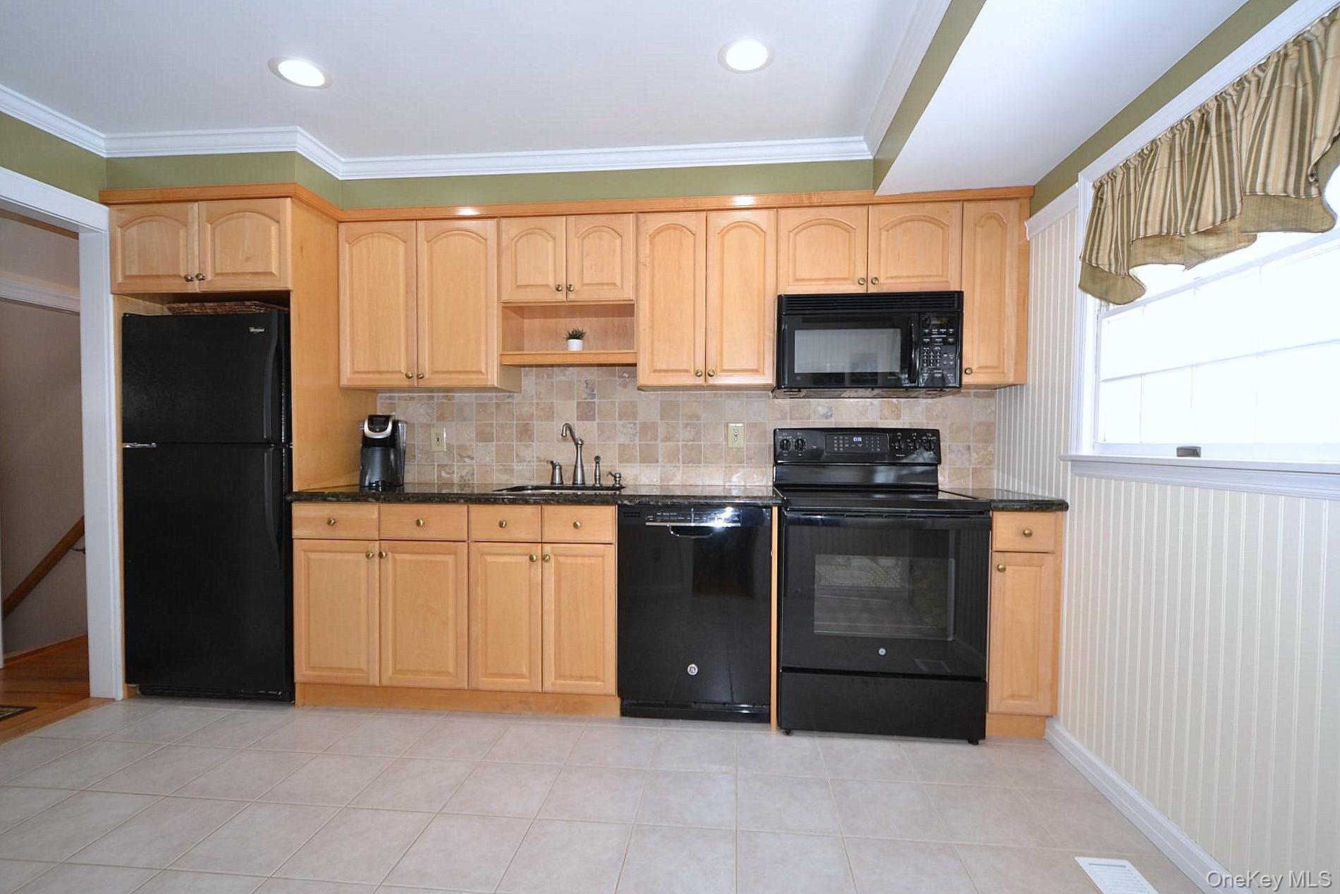 #3 photo, 9 Agnes Court, Melville , NY 11747