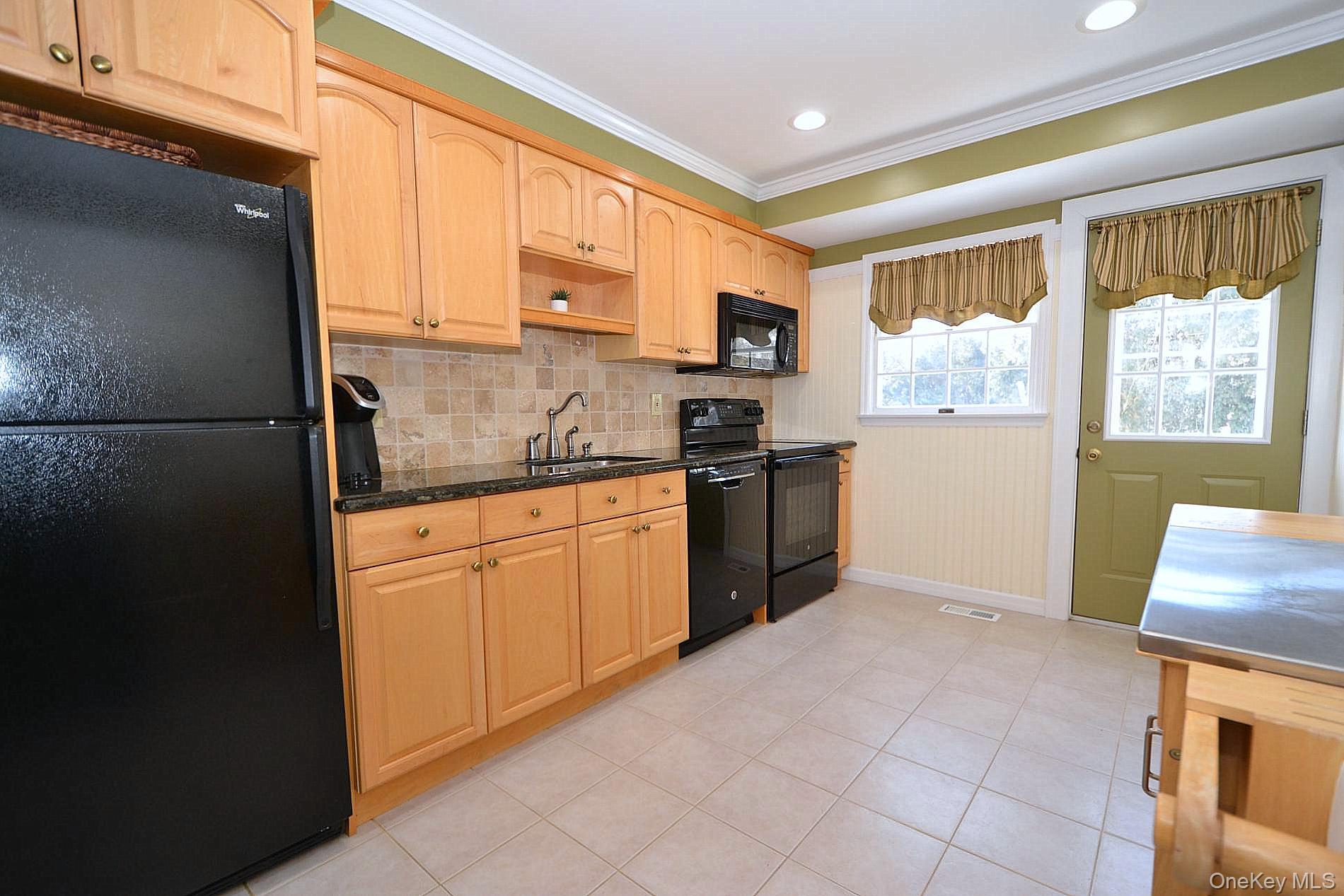 #4 photo, 9 Agnes Court, Melville , NY 11747