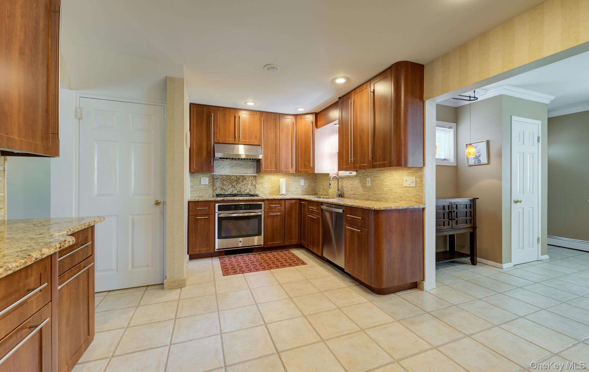 #6 photo, 74 Mulberry Ave., Garden City , NY 11530