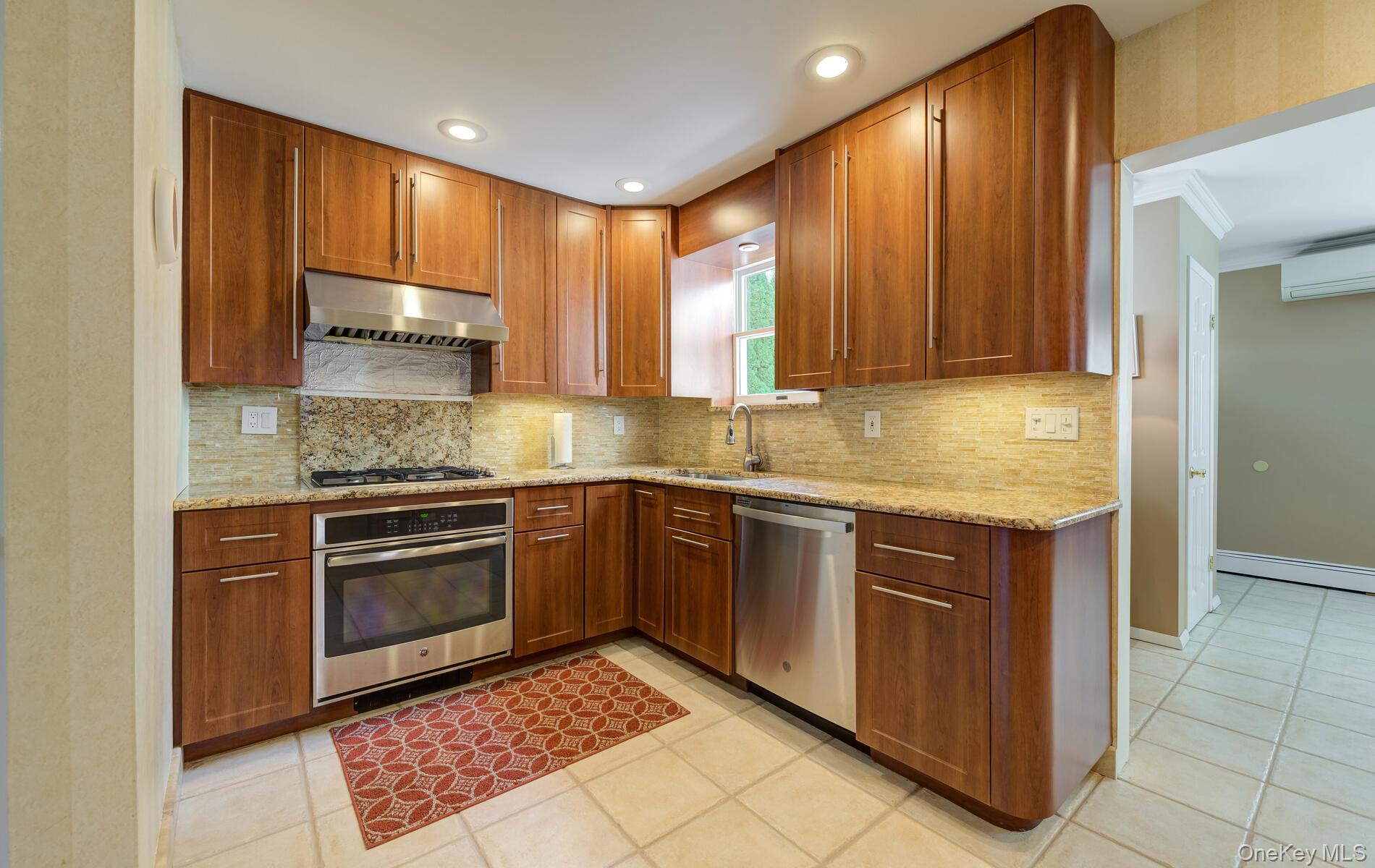 #7 photo, 74 Mulberry Ave., Garden City , NY 11530