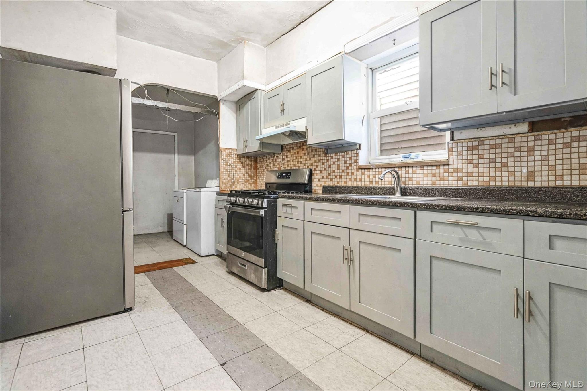 #6 photo, 9612 34th Avenue, كوينز Corona , NY 11368