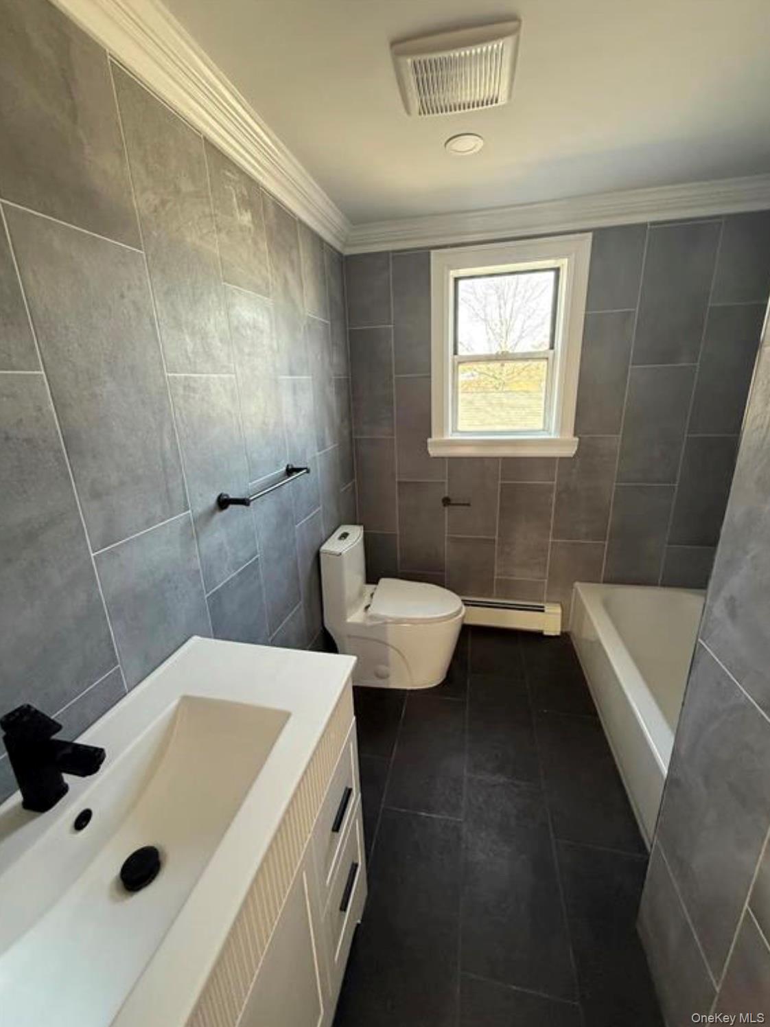 #5 photo, 184 E Fulton Avenue, नासाउ काउंटी Roosevelt , NY 11575