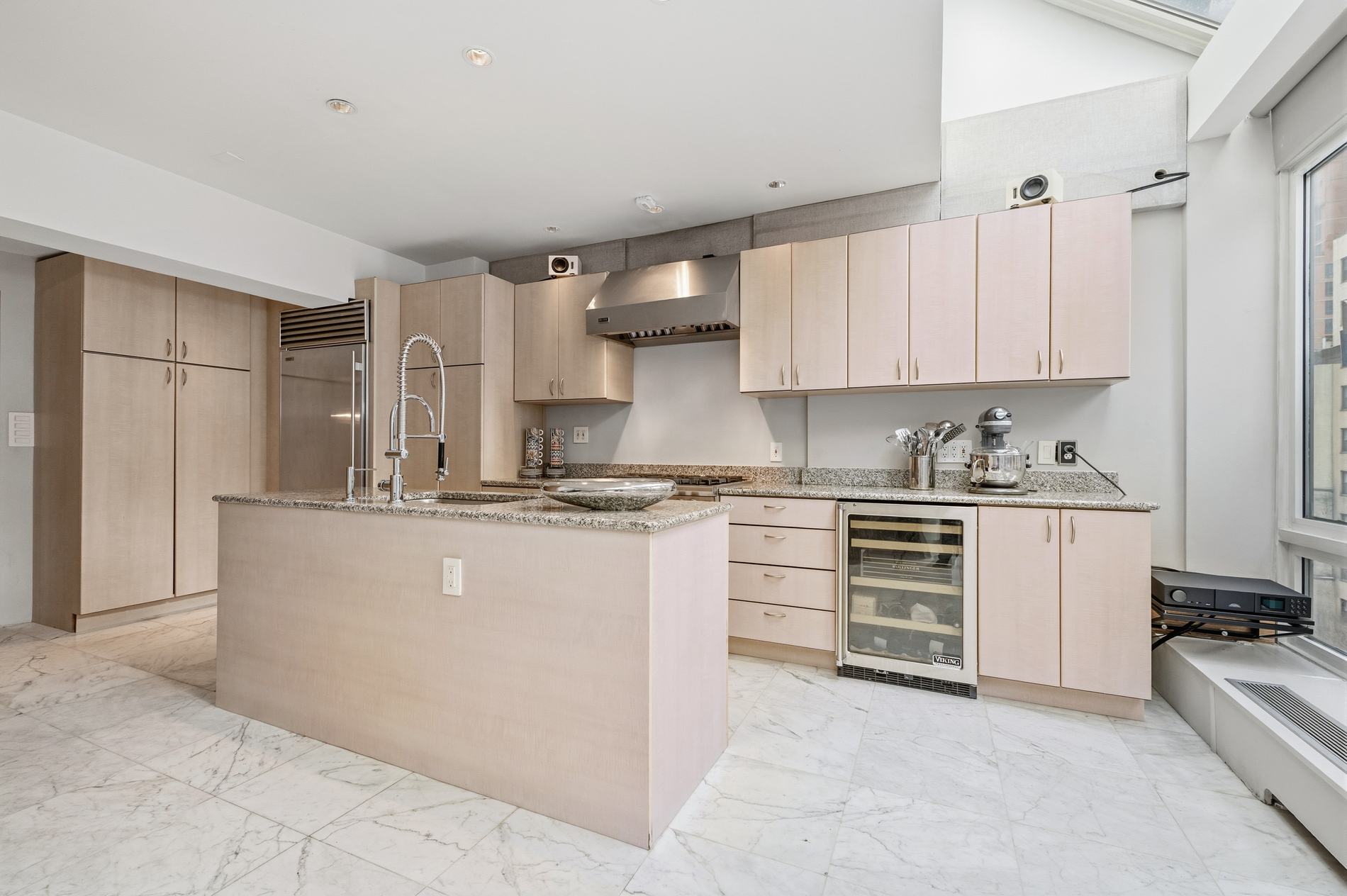 #12 photo, 301 E 52nd Street, 曼哈顿 Turtle Bay , NY 10022