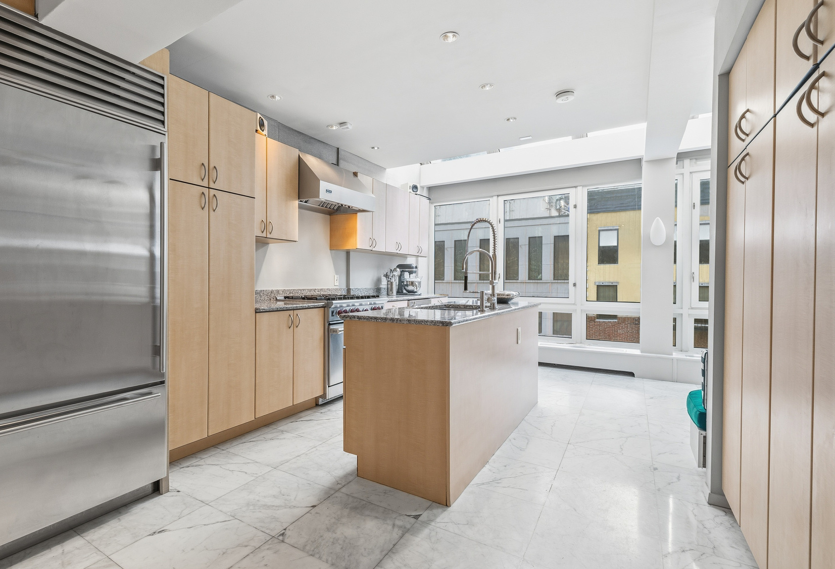 #13 photo, 301 E 52nd Street, 曼哈顿 Turtle Bay , NY 10022