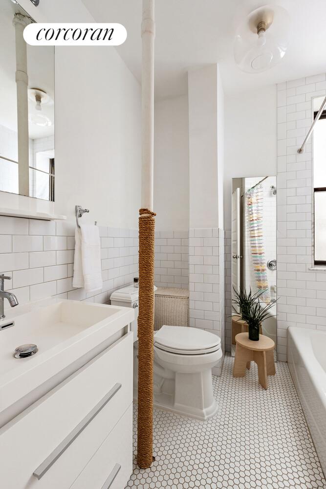 #9 photo, 231 W 21ST Street, Chelsea , NY 10011