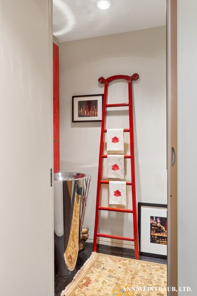 #6 photo, 1 5TH Avenue, Greenwich Village , NY 10003